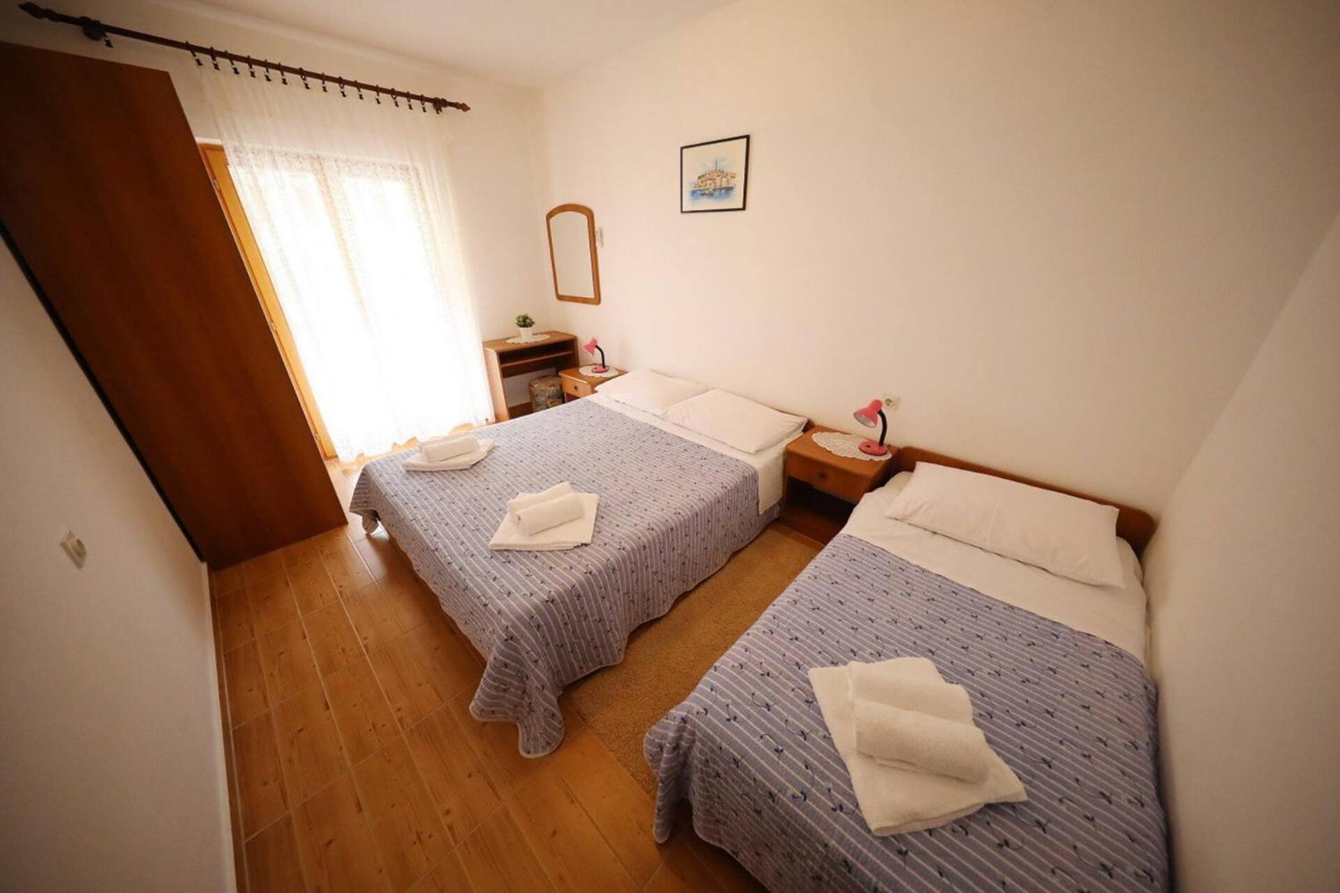 Knez - Relaxing Apartments Near The Sea On Mali Iz Exterior photo
