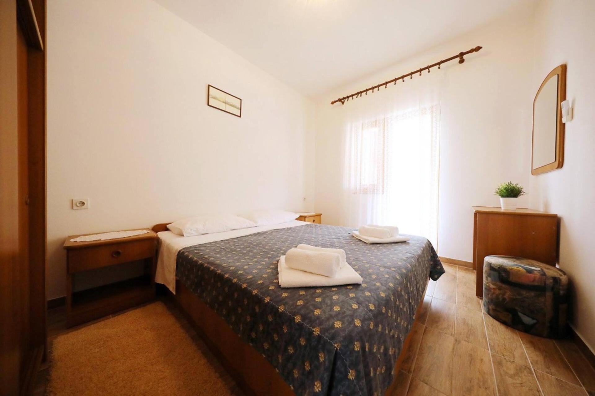 Knez - Relaxing Apartments Near The Sea On Mali Iz Exterior photo