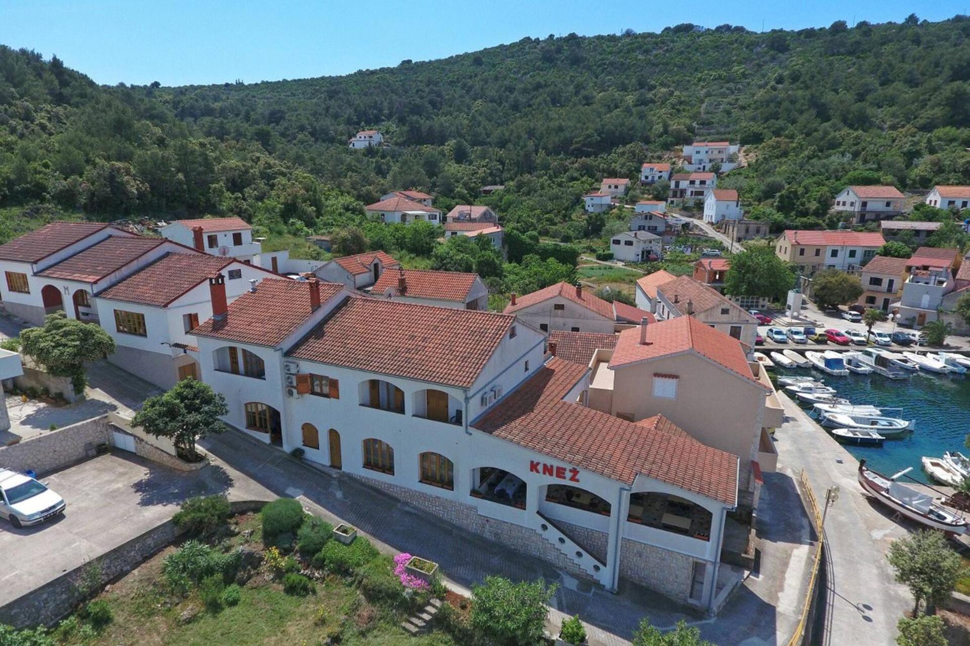 Knez - Relaxing Apartments Near The Sea On Mali Iz Exterior photo