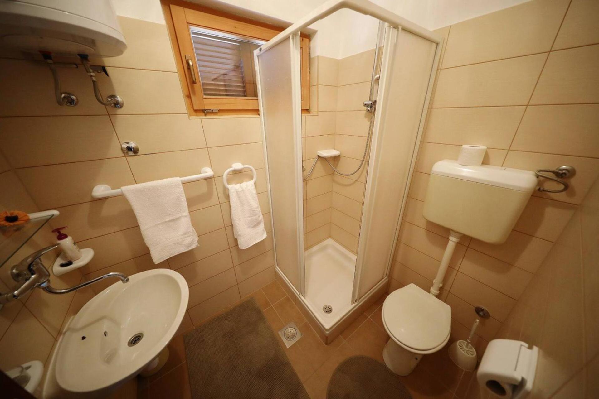 Knez - Relaxing Apartments Near The Sea On Mali Iz Exterior photo