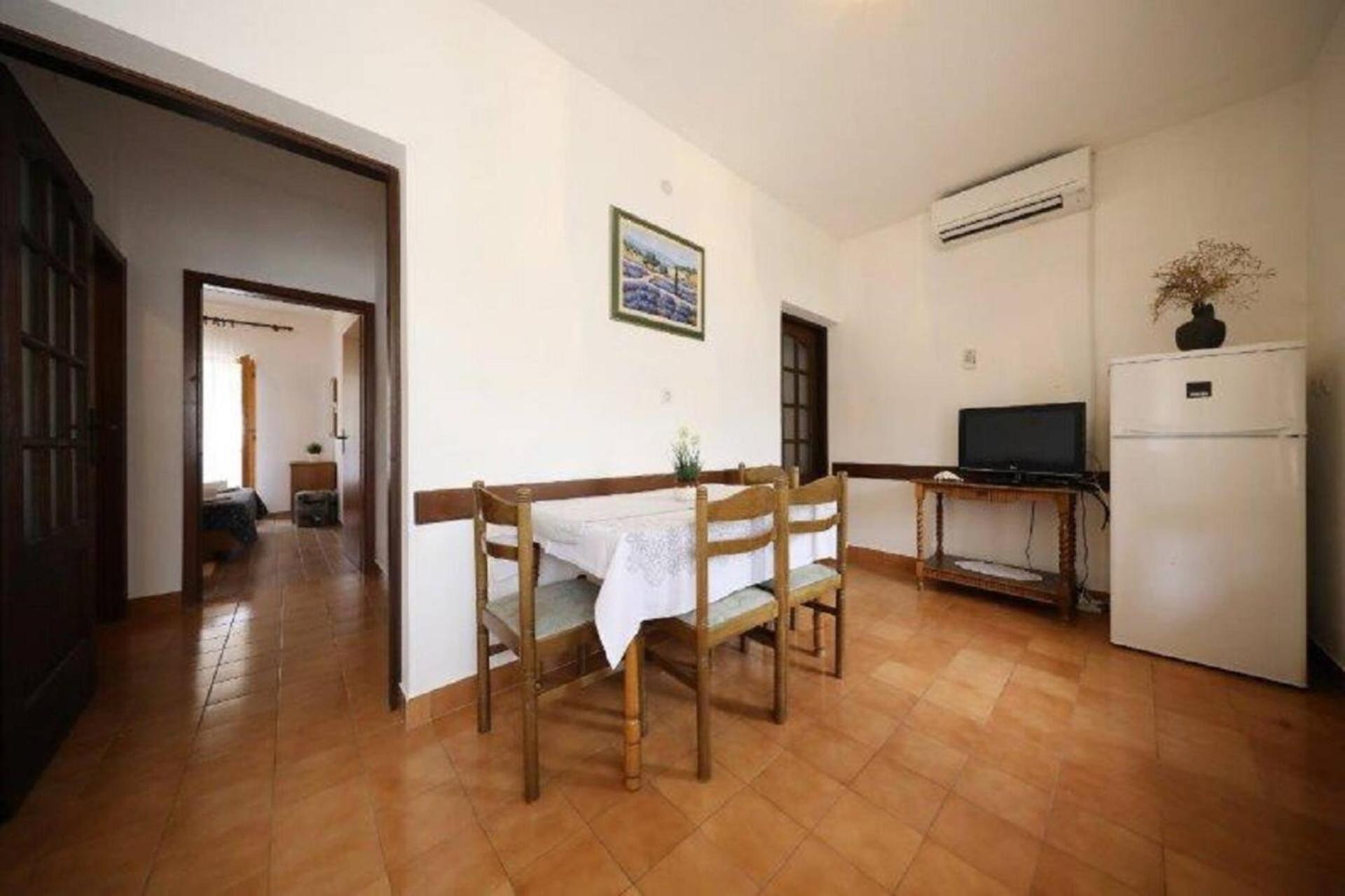 Knez - Relaxing Apartments Near The Sea On Mali Iz Exterior photo