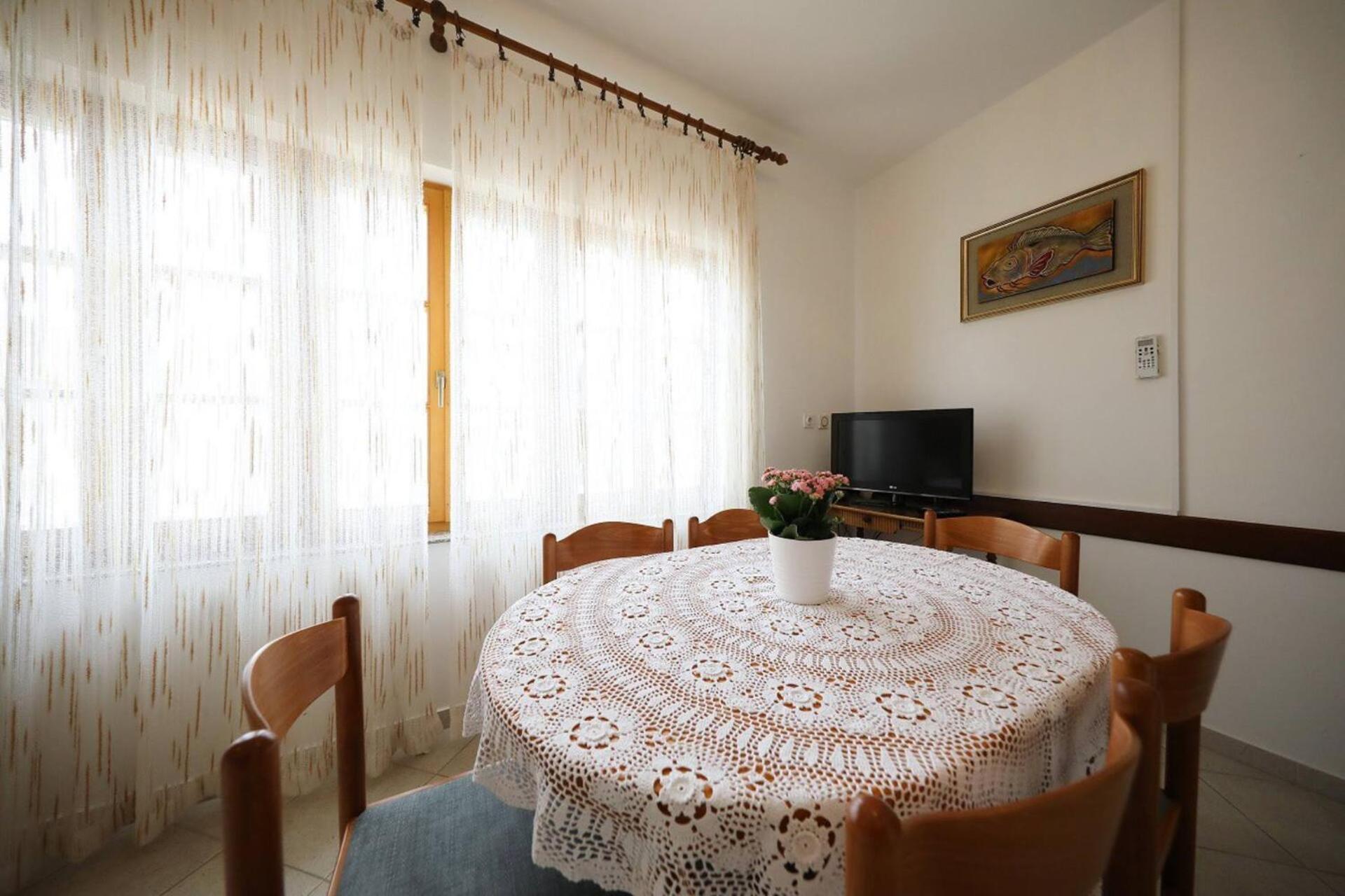 Knez - Relaxing Apartments Near The Sea On Mali Iz Exterior photo