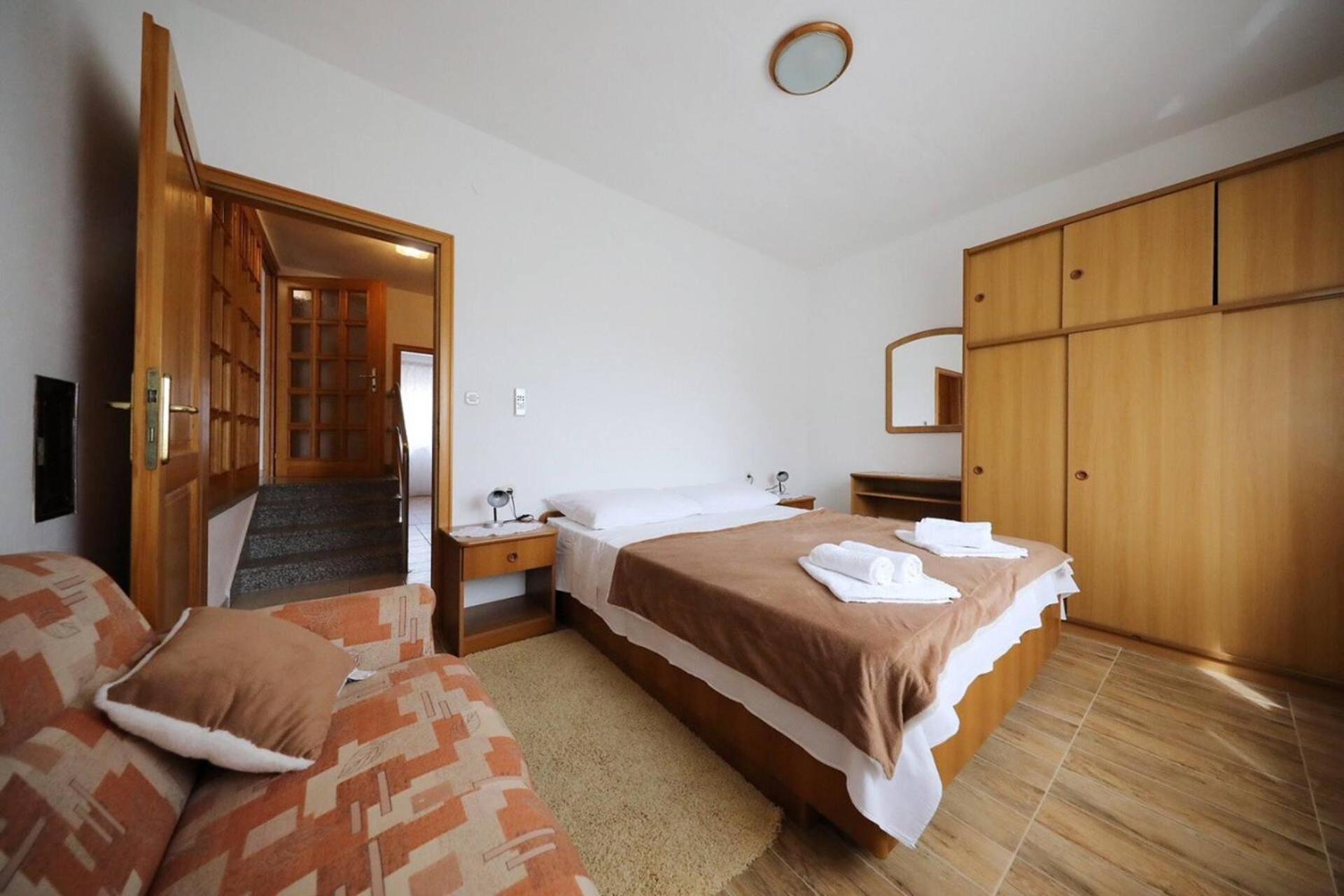 Knez - Relaxing Apartments Near The Sea On Mali Iz Exterior photo