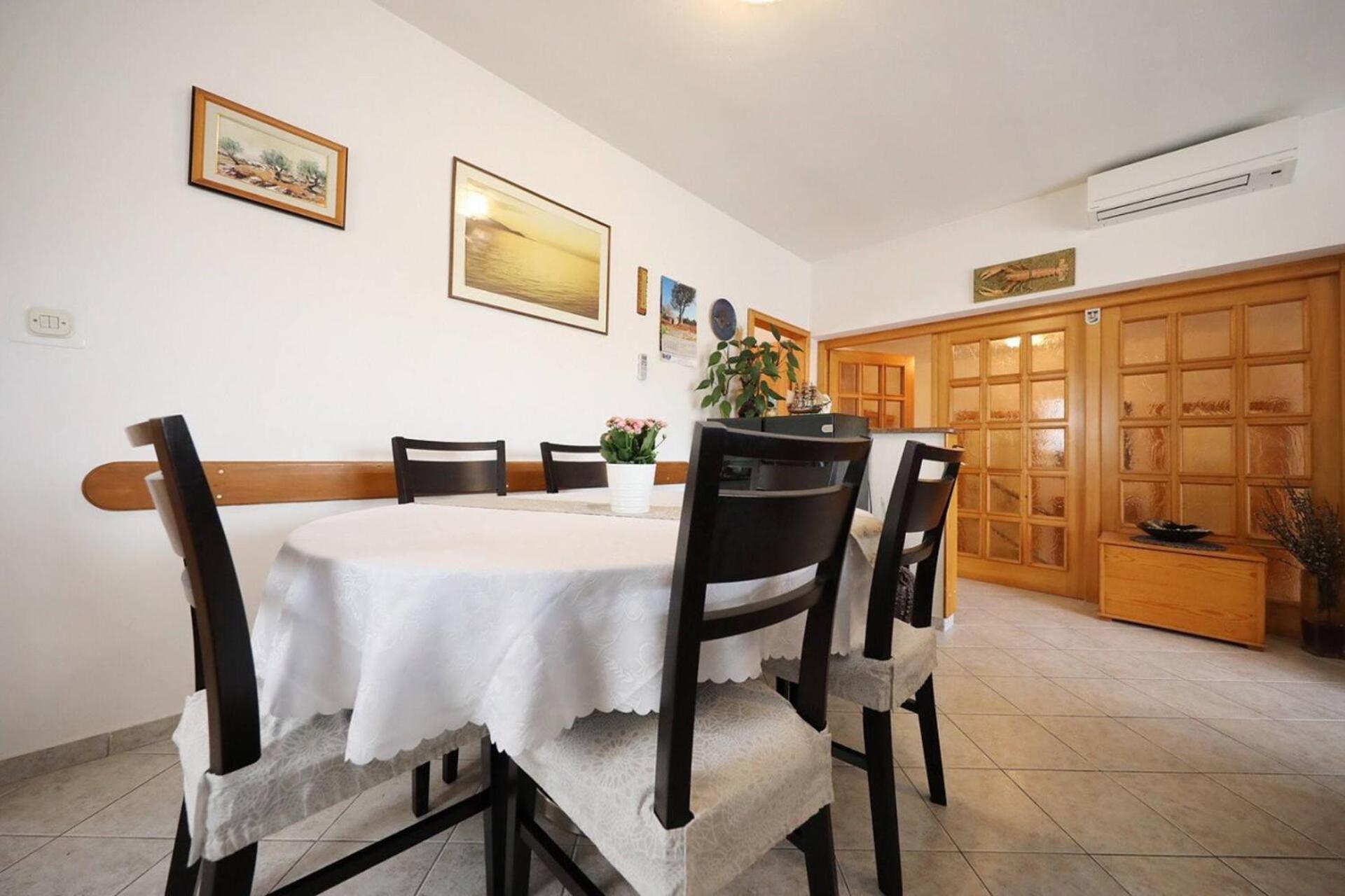 Knez - Relaxing Apartments Near The Sea On Mali Iz Exterior photo