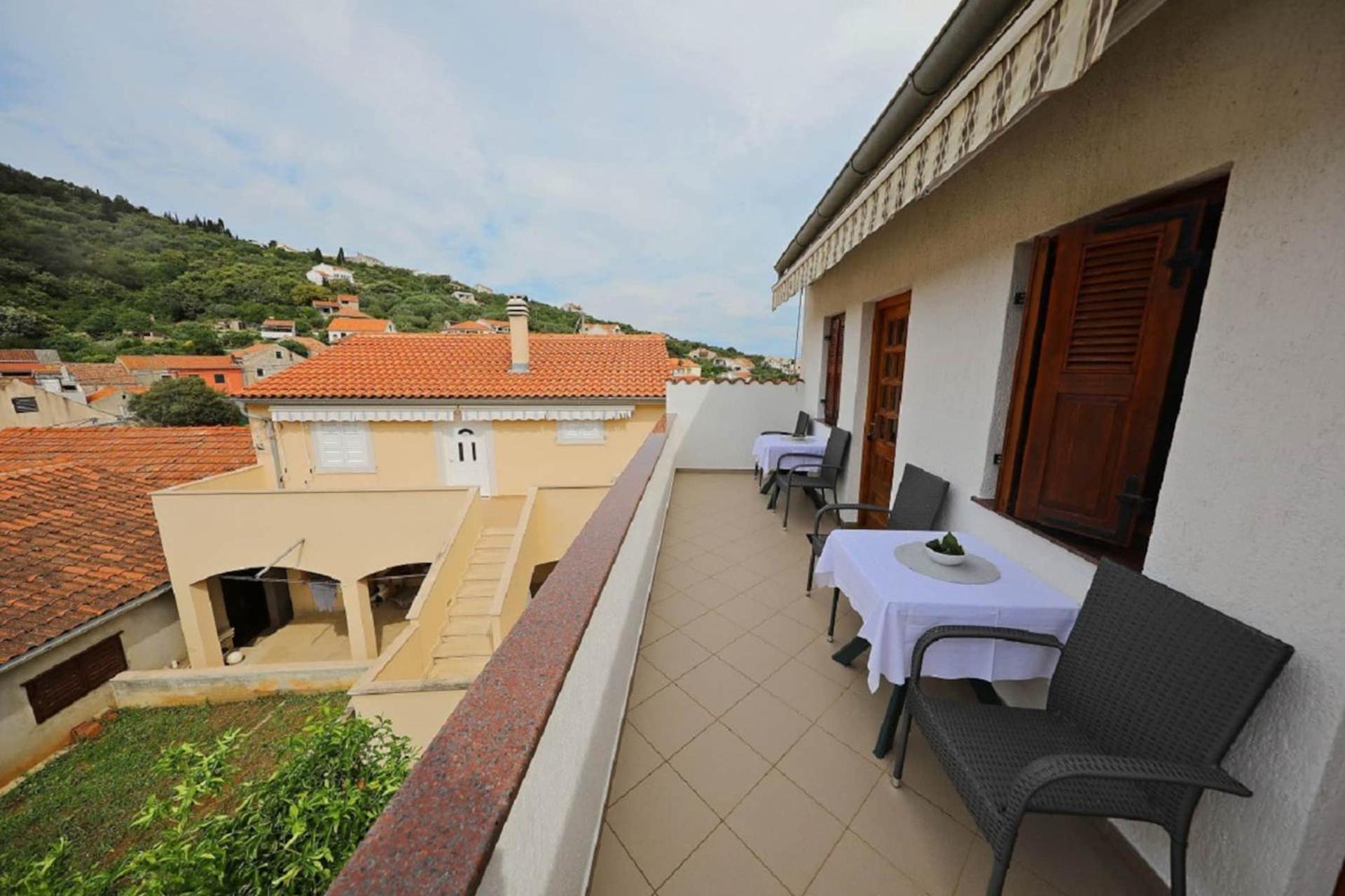 Knez - Relaxing Apartments Near The Sea On Mali Iz Exterior photo